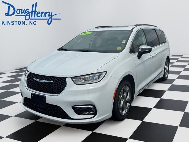 2023 Chrysler Pacifica Limited — photo 1 of 13