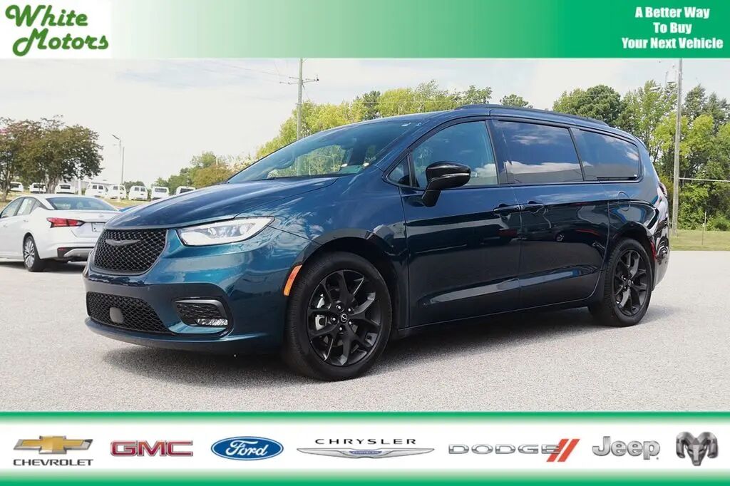 2025 Chrysler Pacifica Limited — photo 1 of 13