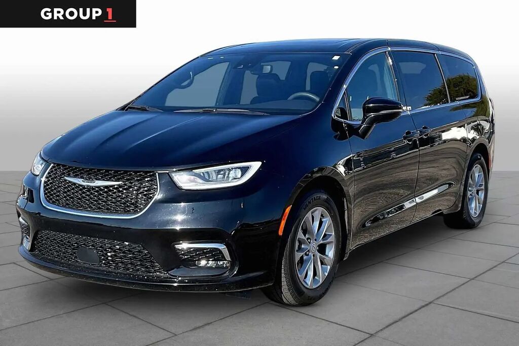 2026 Chrysler Pacifica Limited — photo 1 of 13