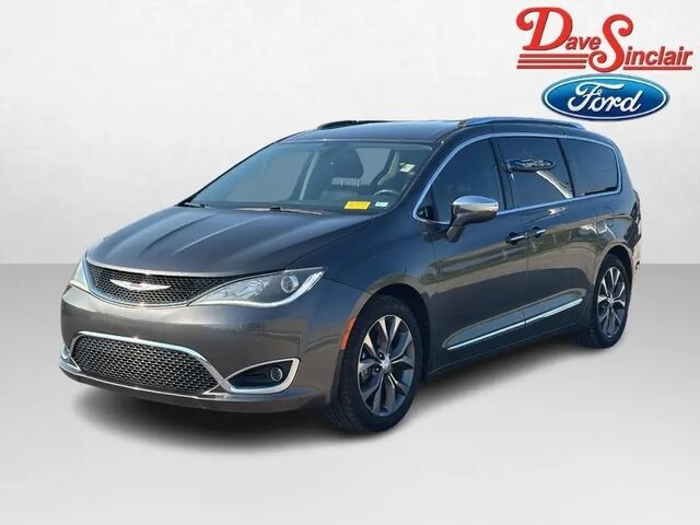 2017 Chrysler Pacifica Limited — photo 1 of 26