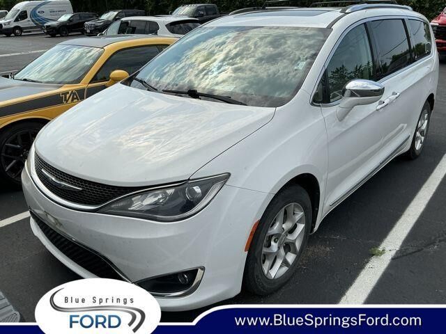2020 Chrysler Pacifica Limited — photo 1 of 24