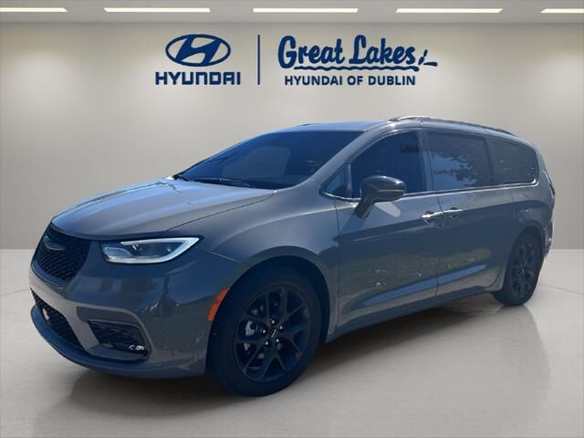 2025 Chrysler Pacifica Limited — photo 1 of 13