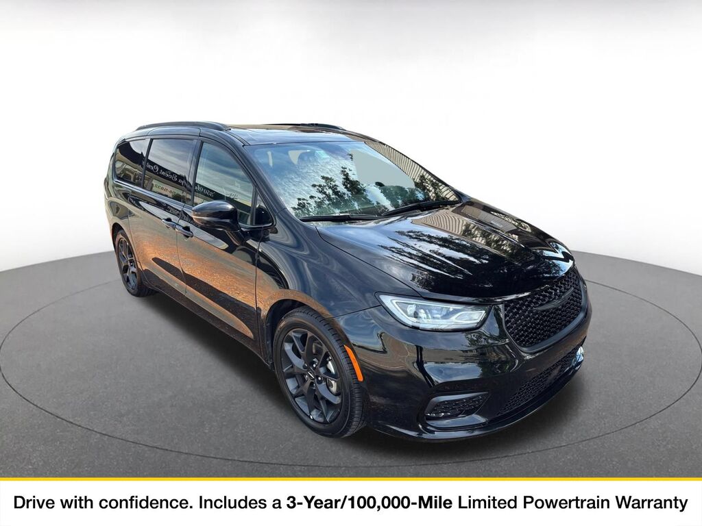 2025 Chrysler Pacifica Limited — photo 1 of 11