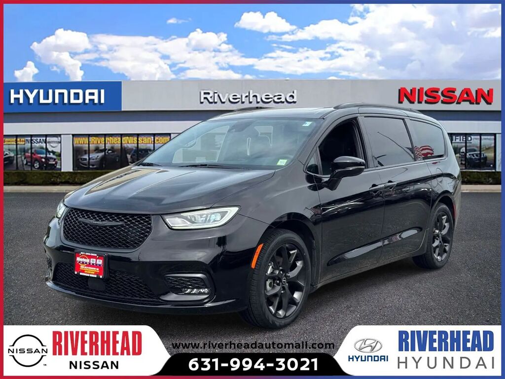 2025 Chrysler Pacifica Limited — photo 1 of 13