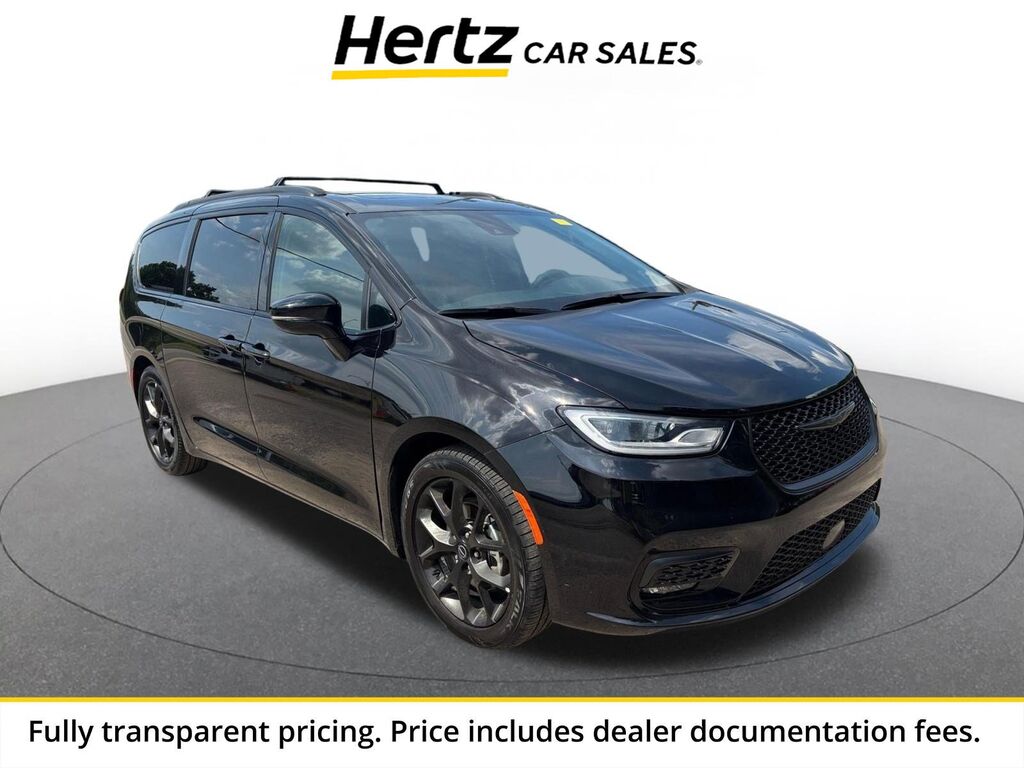 2025 Chrysler Pacifica Limited — photo 1 of 13