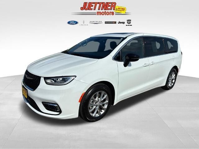 2026 Chrysler Pacifica Limited — photo 1 of 26
