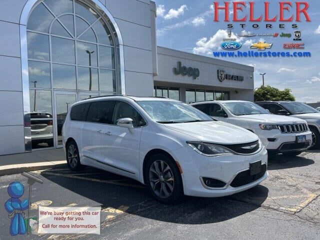 2020 Chrysler Pacifica Limited — photo 1 of 2
