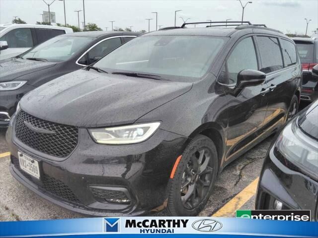 2025 Chrysler Pacifica Limited — photo 1 of 8