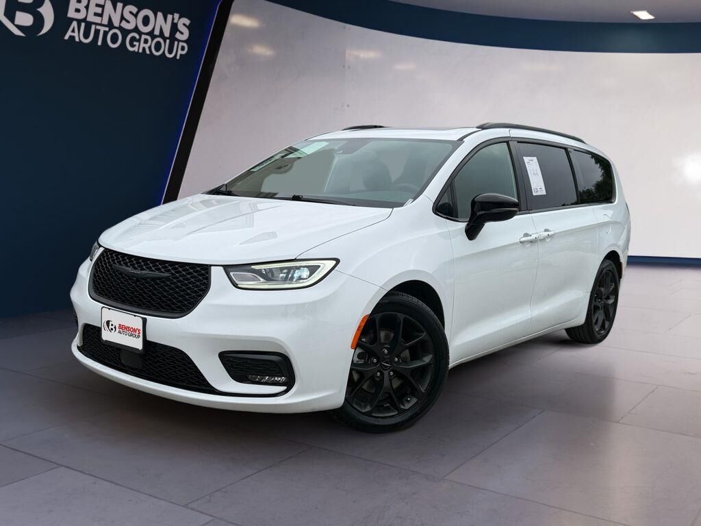 2025 Chrysler Pacifica Limited — photo 1 of 1