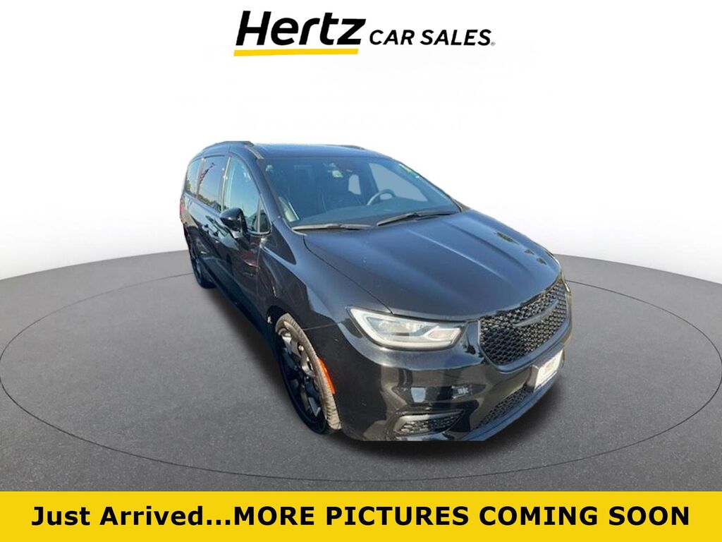 2025 Chrysler Pacifica Limited — photo 1 of 5