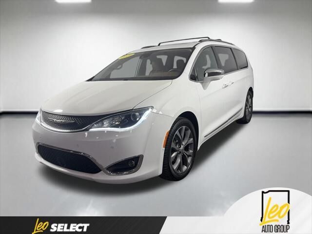 2019 Chrysler Pacifica Limited — photo 1 of 13