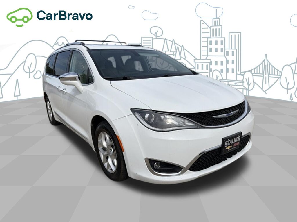 2020 Chrysler Pacifica Limited — photo 1 of 6