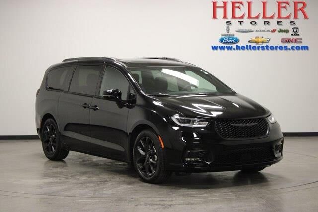 2026 Chrysler Pacifica Limited — photo 1 of 12