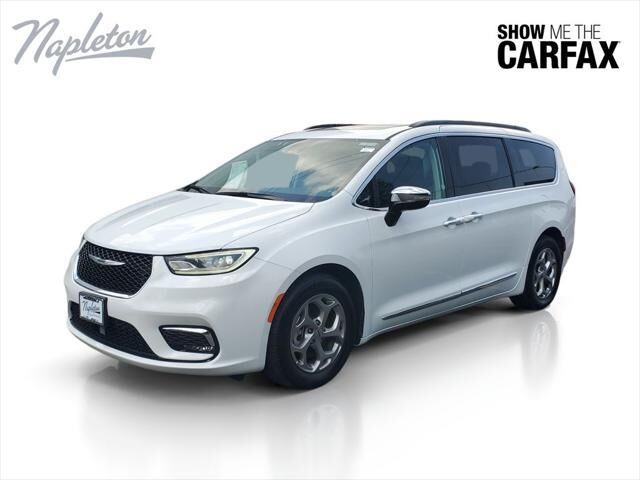 2023 Chrysler Pacifica Limited — photo 1 of 39