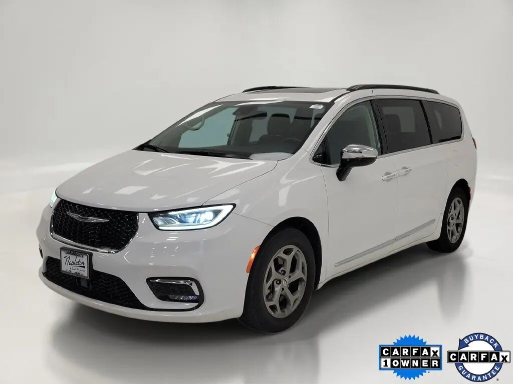 2023 Chrysler Pacifica Limited — photo 1 of 13
