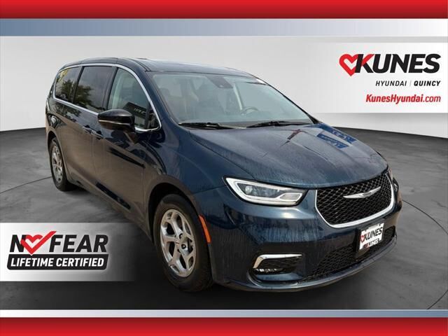 2024 Chrysler Pacifica Limited — photo 1 of 35