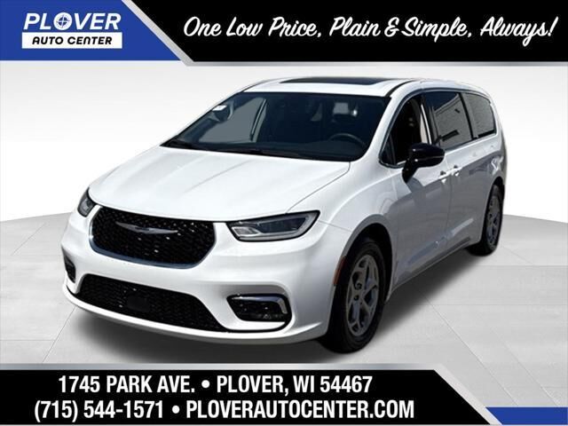 2024 Chrysler Pacifica Limited — photo 1 of 12