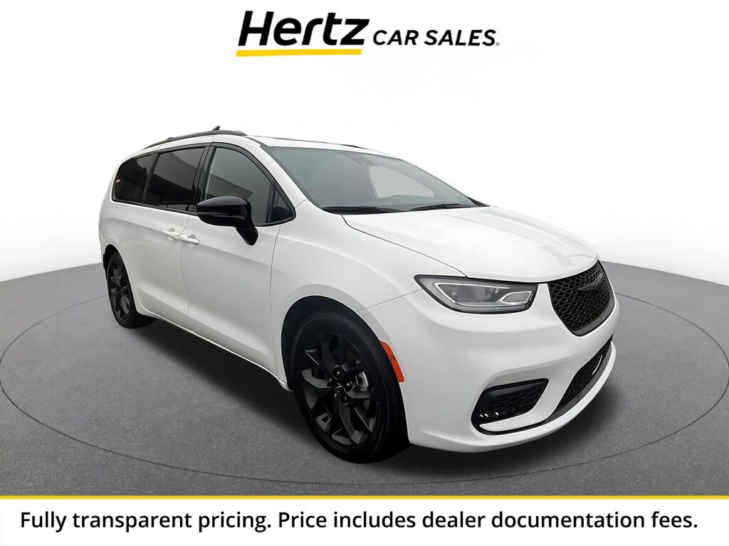 2025 Chrysler Pacifica Limited — photo 1 of 13