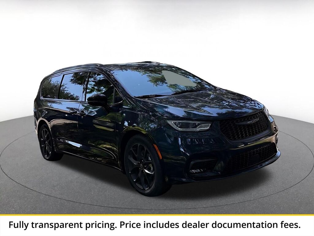 2025 Chrysler Pacifica Limited — photo 1 of 11