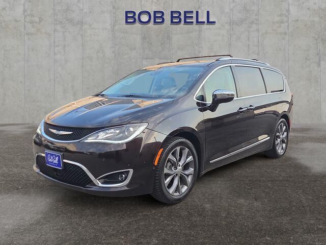 2019 Chrysler Pacifica Limited — photo 1 of 14