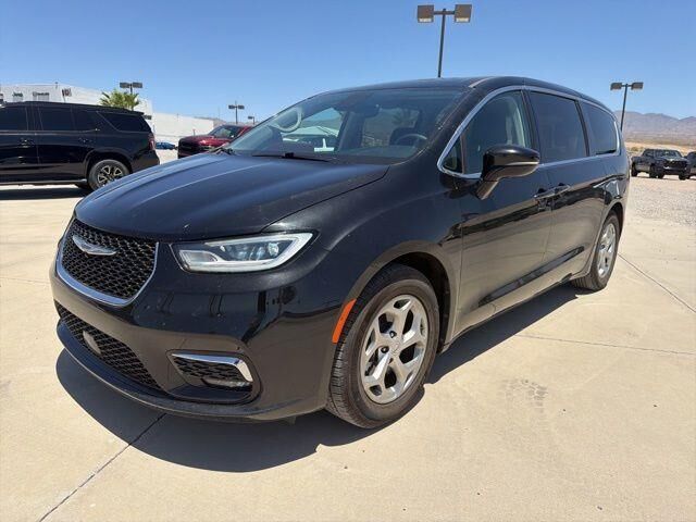 2024 Chrysler Pacifica Limited — photo 1 of 13