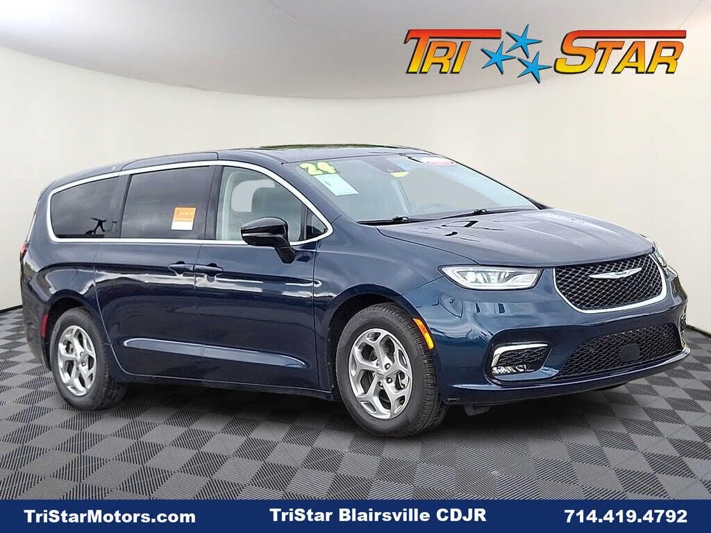 2024 Chrysler Pacifica Limited — photo 1 of 1
