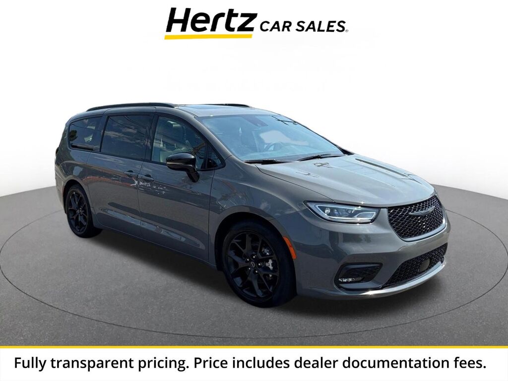 2025 Chrysler Pacifica Limited — photo 1 of 13