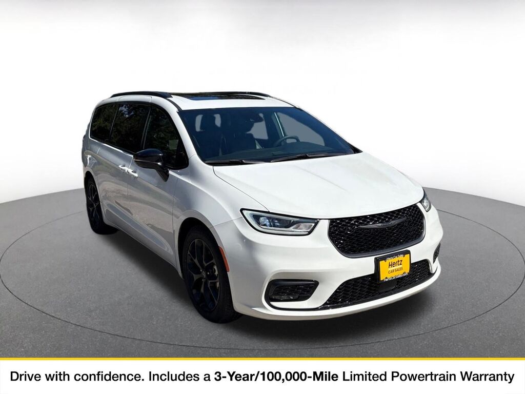 2025 Chrysler Pacifica Limited — photo 1 of 11