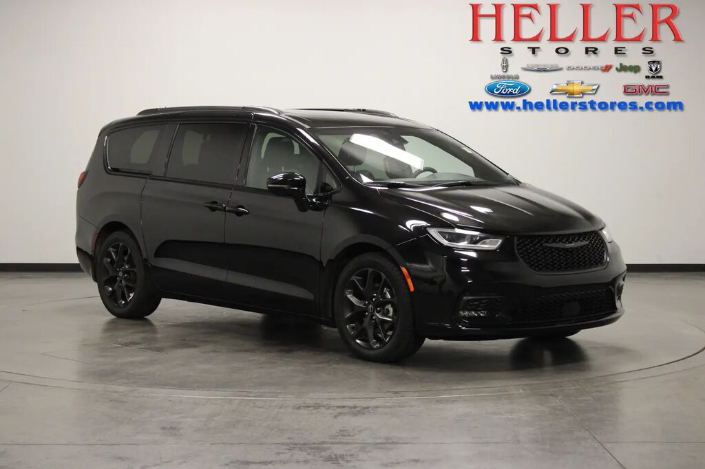 2025 Chrysler Pacifica Limited — photo 1 of 13