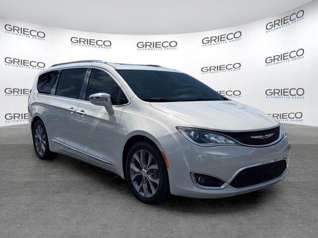 2019 Chrysler Pacifica Limited — photo 1 of 26