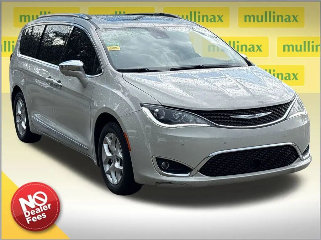 2020 Chrysler Pacifica Limited — photo 1 of 38