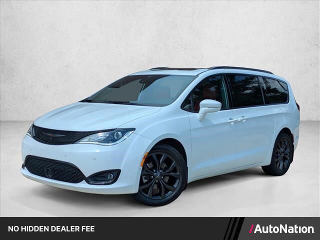 2020 Chrysler Pacifica Limited — photo 1 of 13