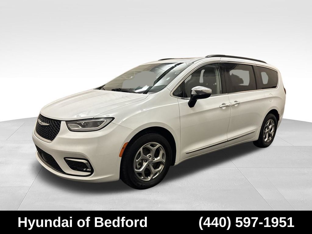 2023 Chrysler Pacifica Limited — photo 1 of 49