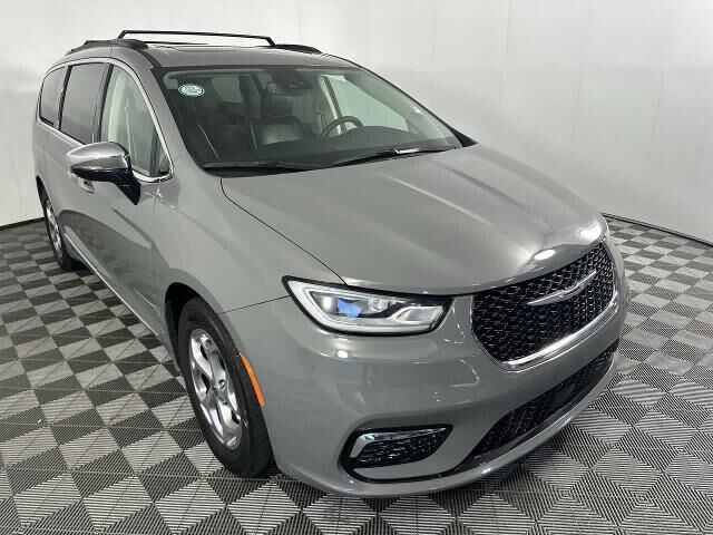 2023 Chrysler Pacifica Limited — photo 1 of 13