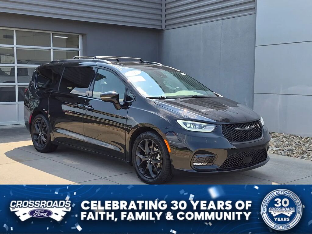 2025 Chrysler Pacifica Limited — photo 1 of 14