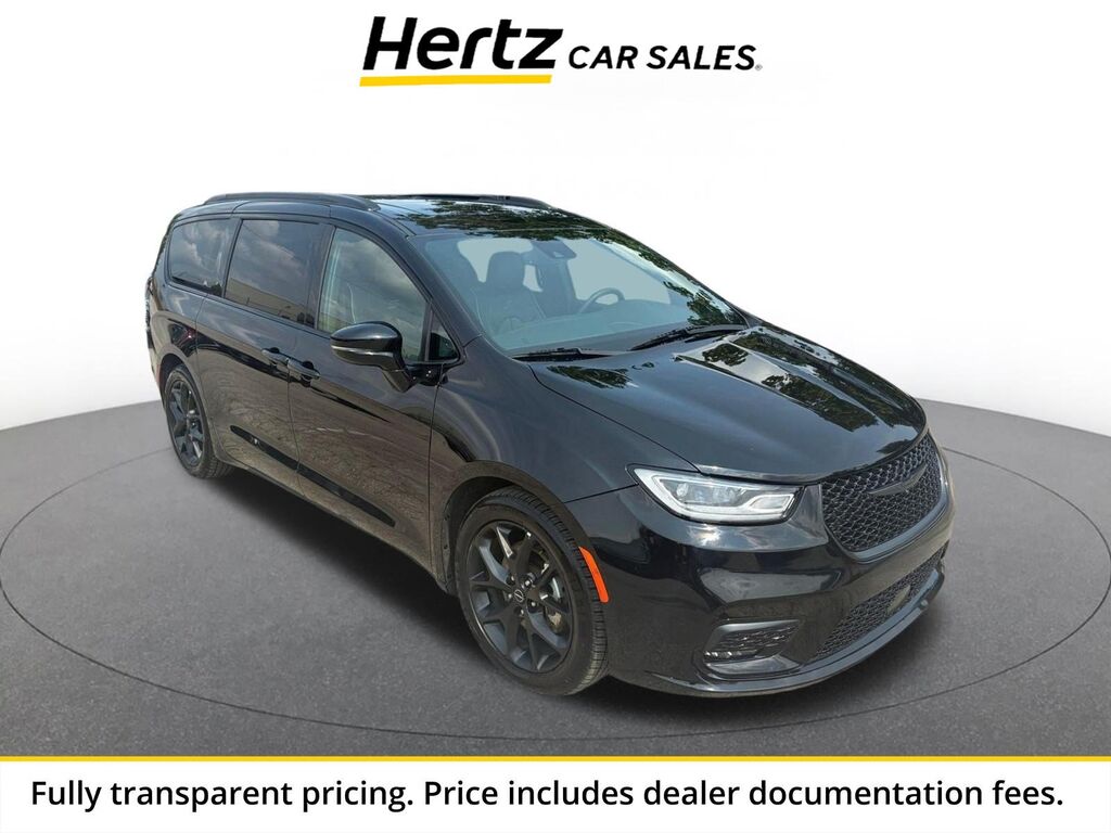 2025 Chrysler Pacifica Limited — photo 1 of 13