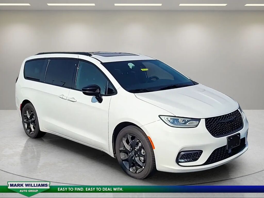 2025 Chrysler Pacifica Limited — photo 1 of 13