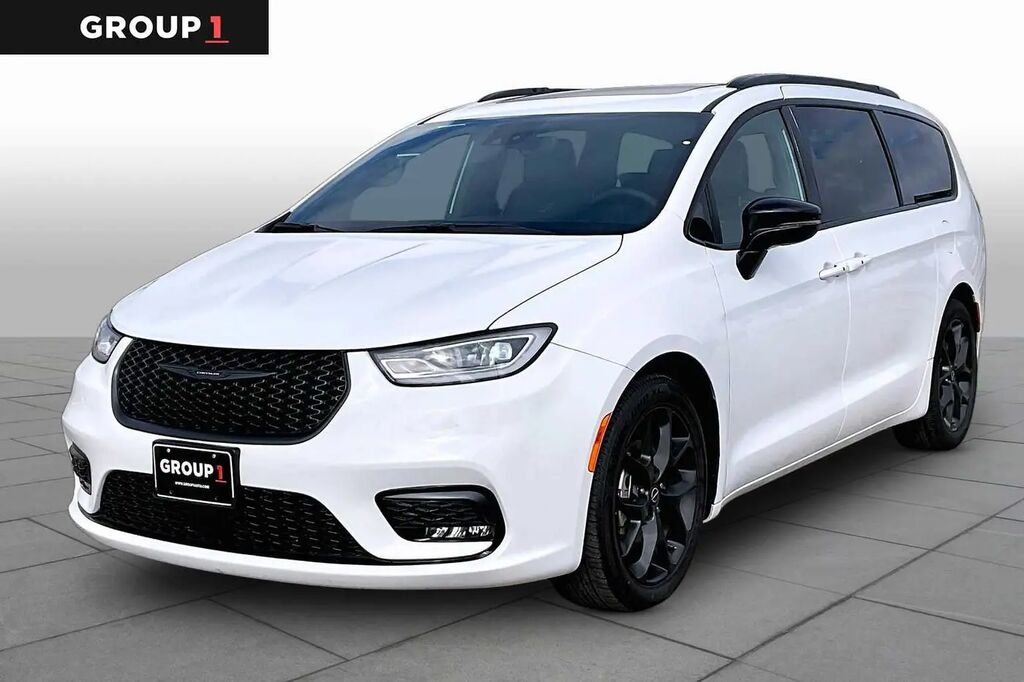 2026 Chrysler Pacifica Limited — photo 1 of 13