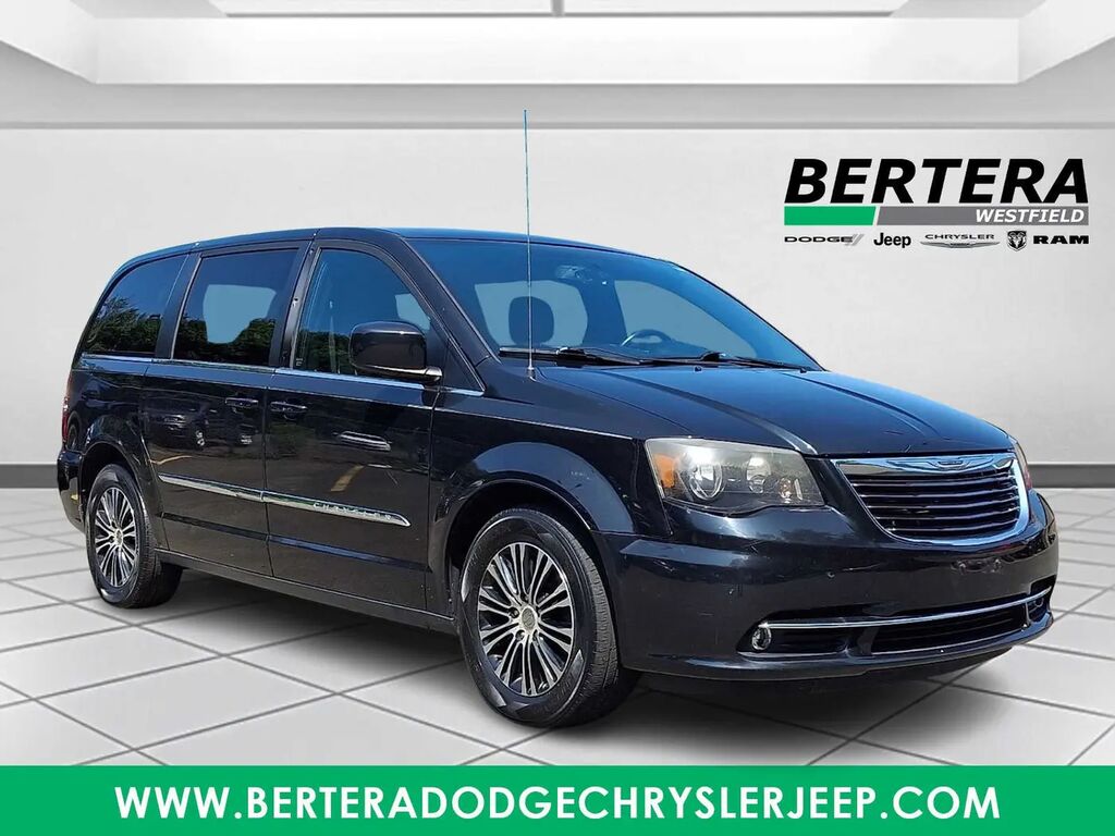 2014 Chrysler Town and Country S — photo 1 of 13