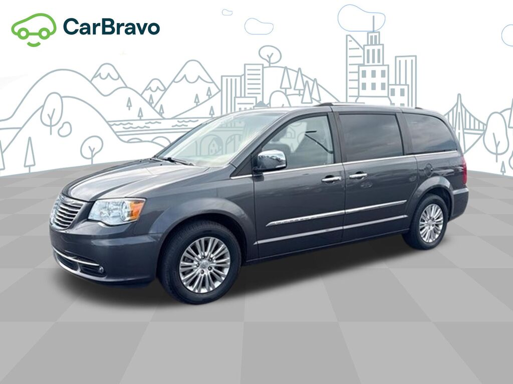 2016 Chrysler Town & Country Limited — photo 1 of 7