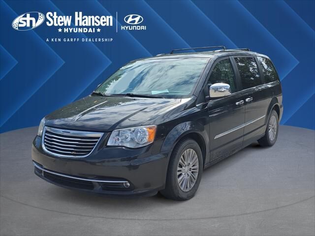 2016 Chrysler Town and Country Limited — photo 1 of 13