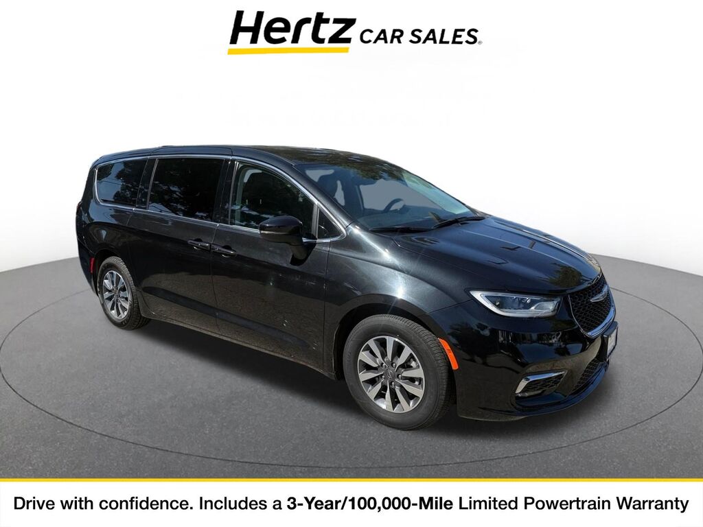 2023 Chrysler Pacifica Hybrid Touring L — photo 1 of 11