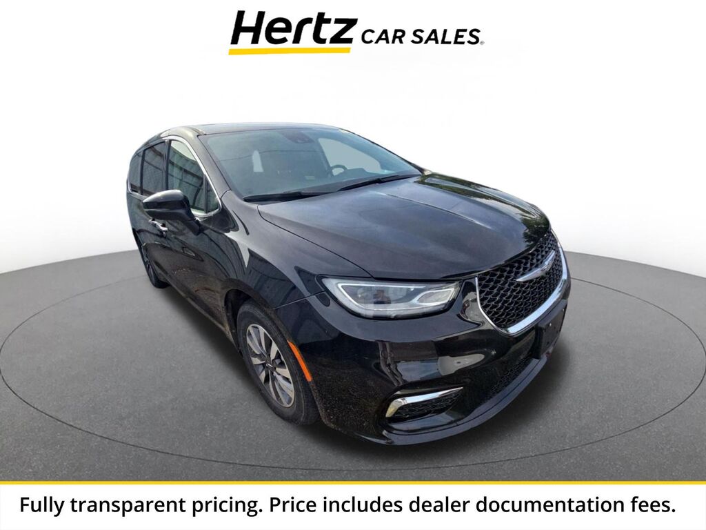 2023 Chrysler Pacifica Hybrid Touring L — photo 1 of 26