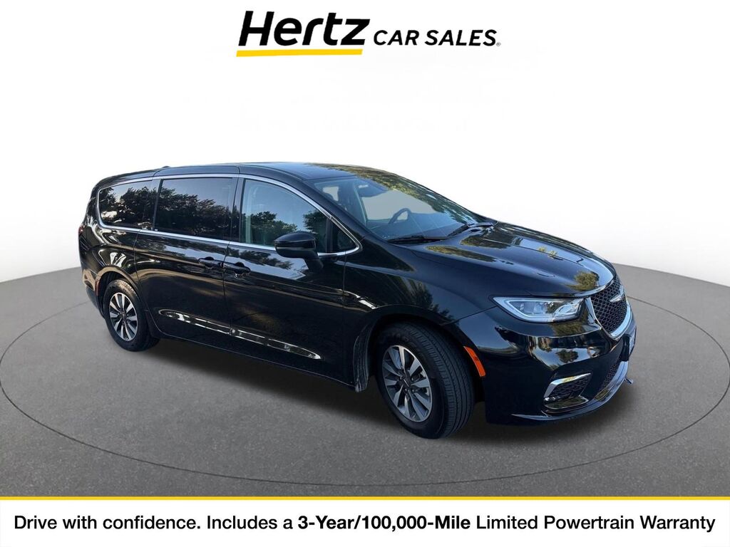 2023 Chrysler Pacifica Hybrid Touring L — photo 1 of 1
