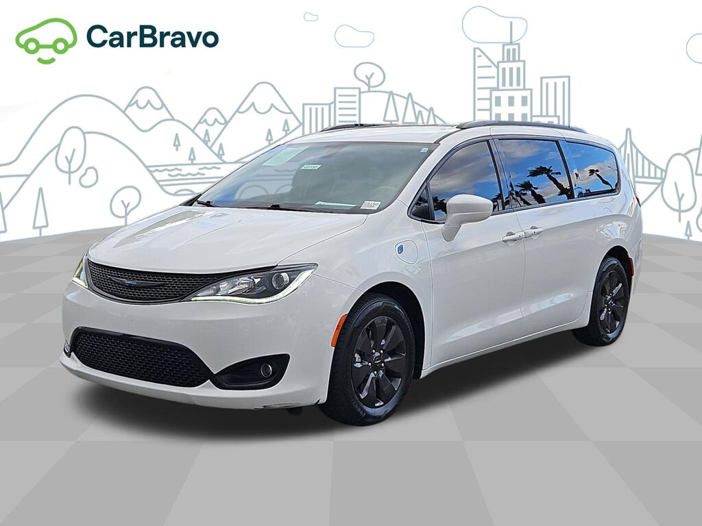 2020 Chrysler Pacifica Touring L — photo 1 of 7