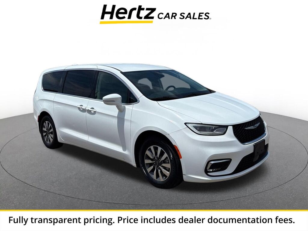 2022 Chrysler Pacifica Hybrid Touring L — photo 1 of 1