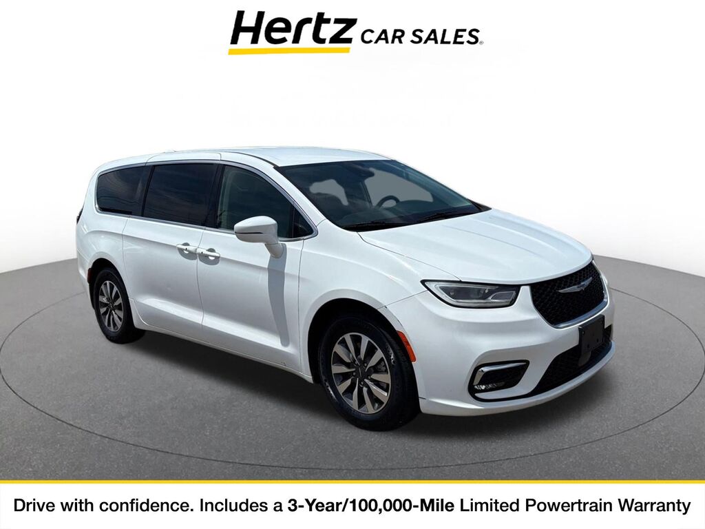 2022 Chrysler Pacifica Hybrid Touring L — photo 1 of 11