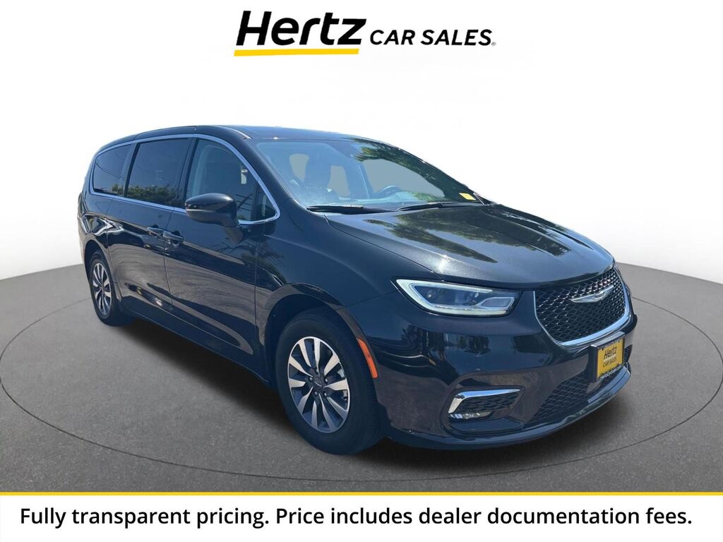 2023 Chrysler Pacifica Hybrid Touring L — photo 1 of 1
