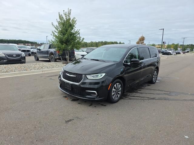 2023 Chrysler Pacifica Plug-In Hybrid Touring L