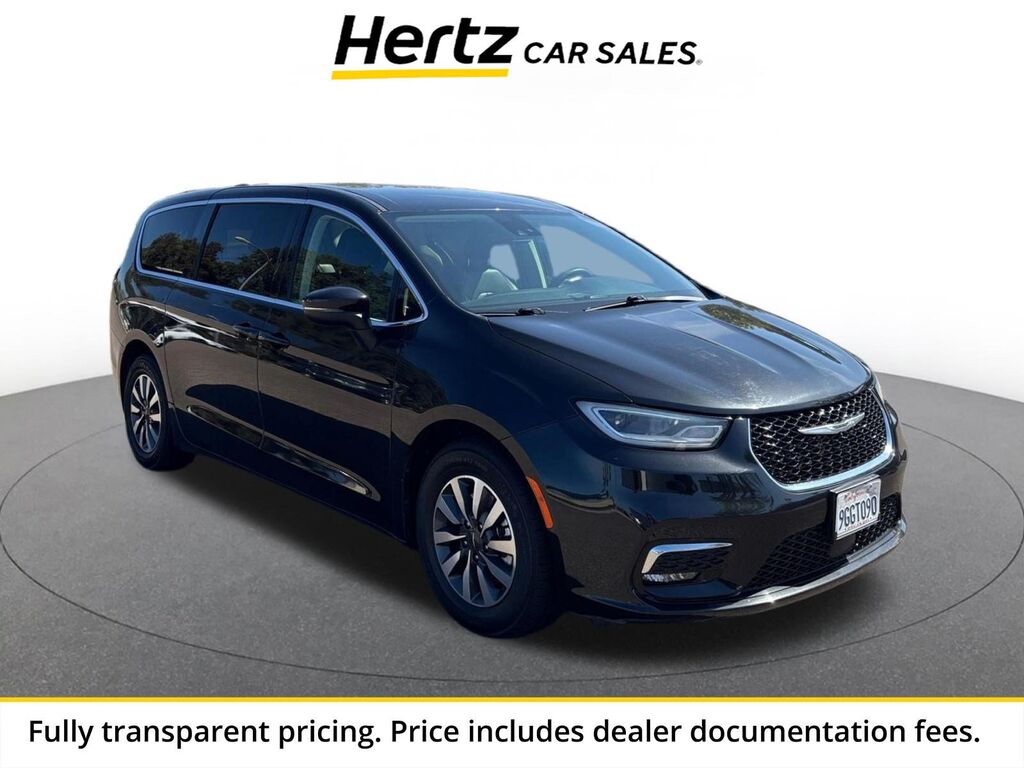 2023 Chrysler Pacifica Hybrid Touring L — photo 1 of 1
